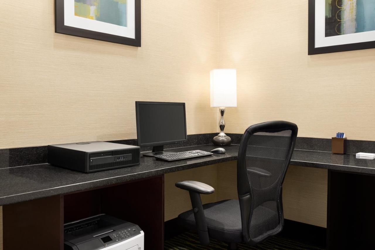 Holiday Inn Express Hotel & Suites Edmond By Ihg Экстерьер фото