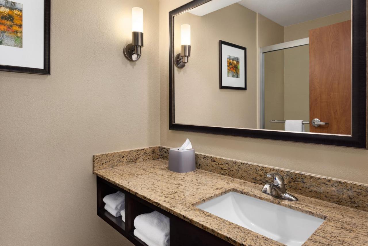 Holiday Inn Express Hotel & Suites Edmond By Ihg Экстерьер фото