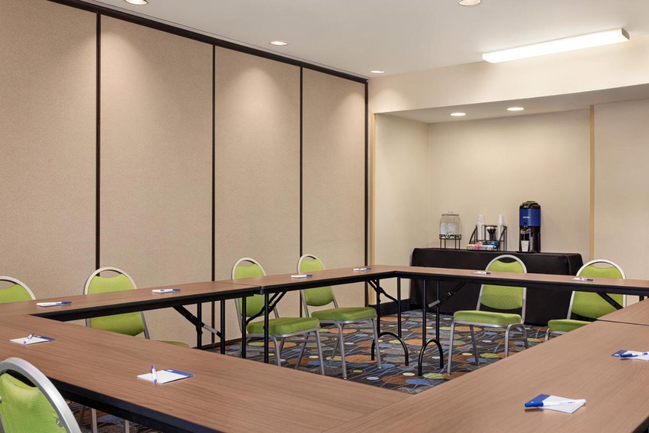Holiday Inn Express Hotel & Suites Edmond By Ihg Экстерьер фото