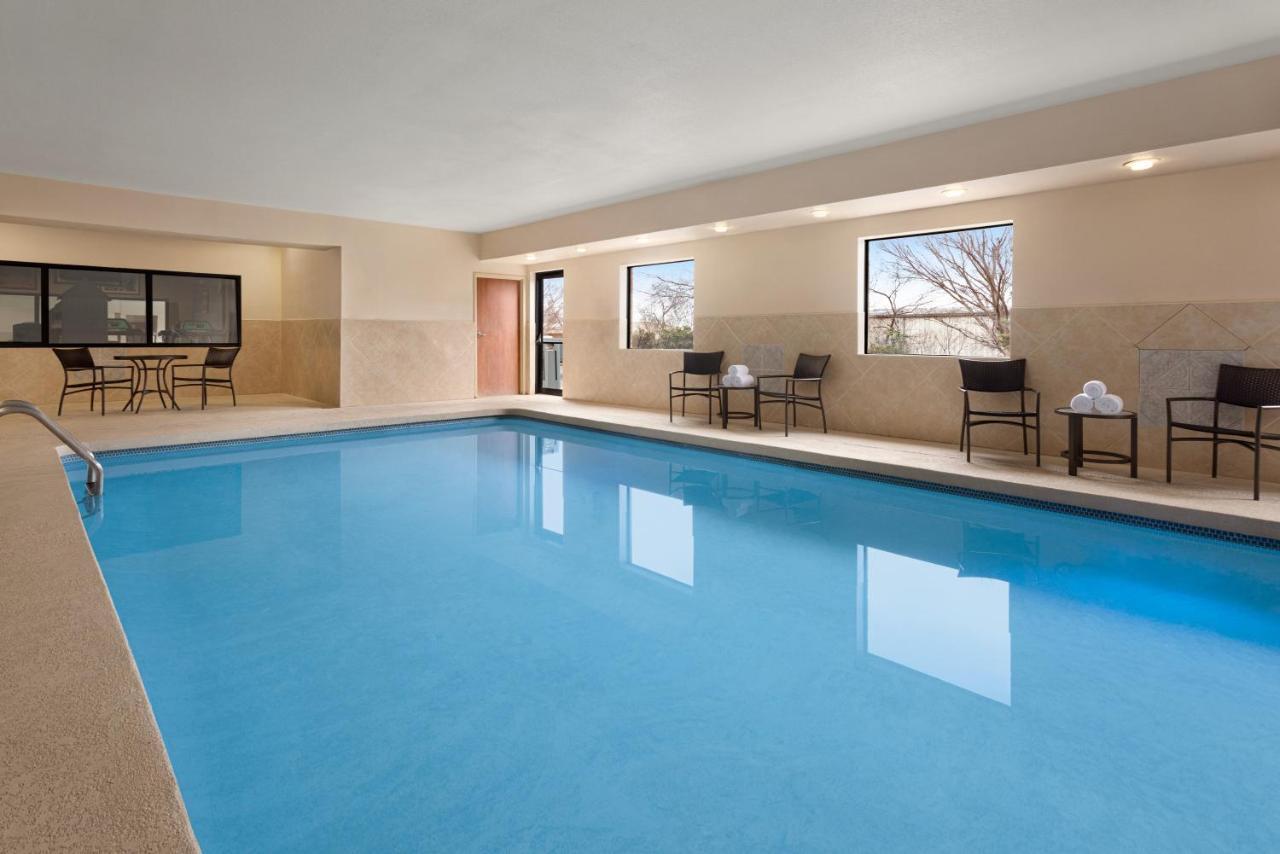 Holiday Inn Express Hotel & Suites Edmond By Ihg Экстерьер фото