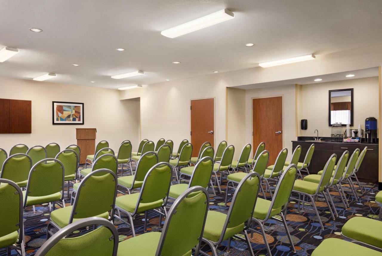 Holiday Inn Express Hotel & Suites Edmond By Ihg Экстерьер фото