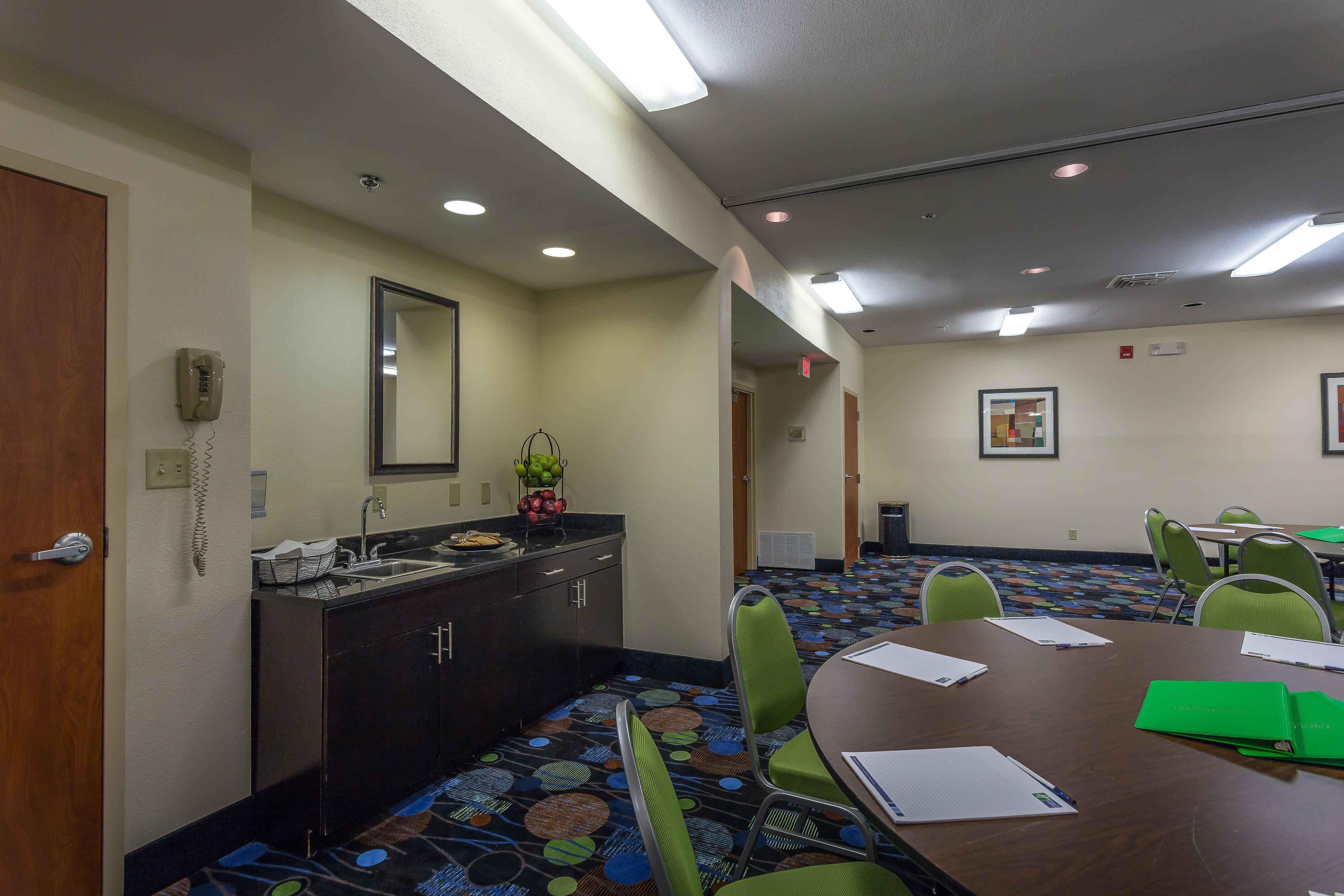 Holiday Inn Express Hotel & Suites Edmond By Ihg Экстерьер фото